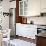 Modern Flat With Balcony By Booklapland Apartamento *